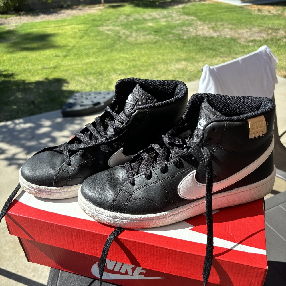 Nike Court Royal 2 Mid black/ white men's 7 women's 8.5